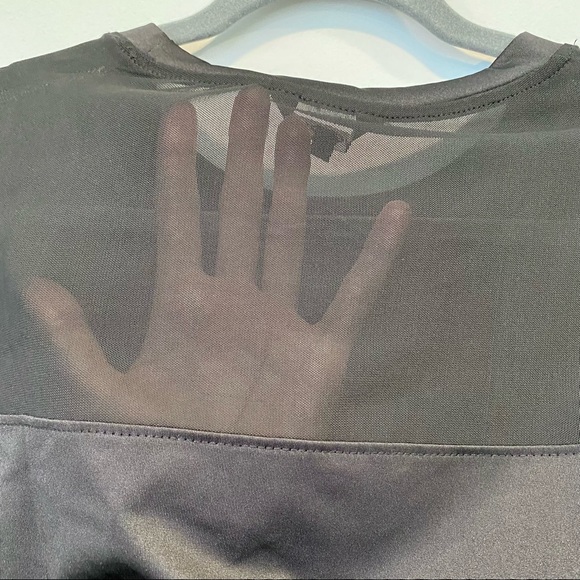 NWT bebe Sport Short Sleeve Boxy Top With Mesh Size Small - Picture 7 of 12